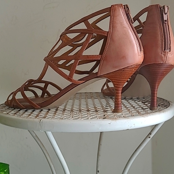 Tan Heels - Picture 2 of 3